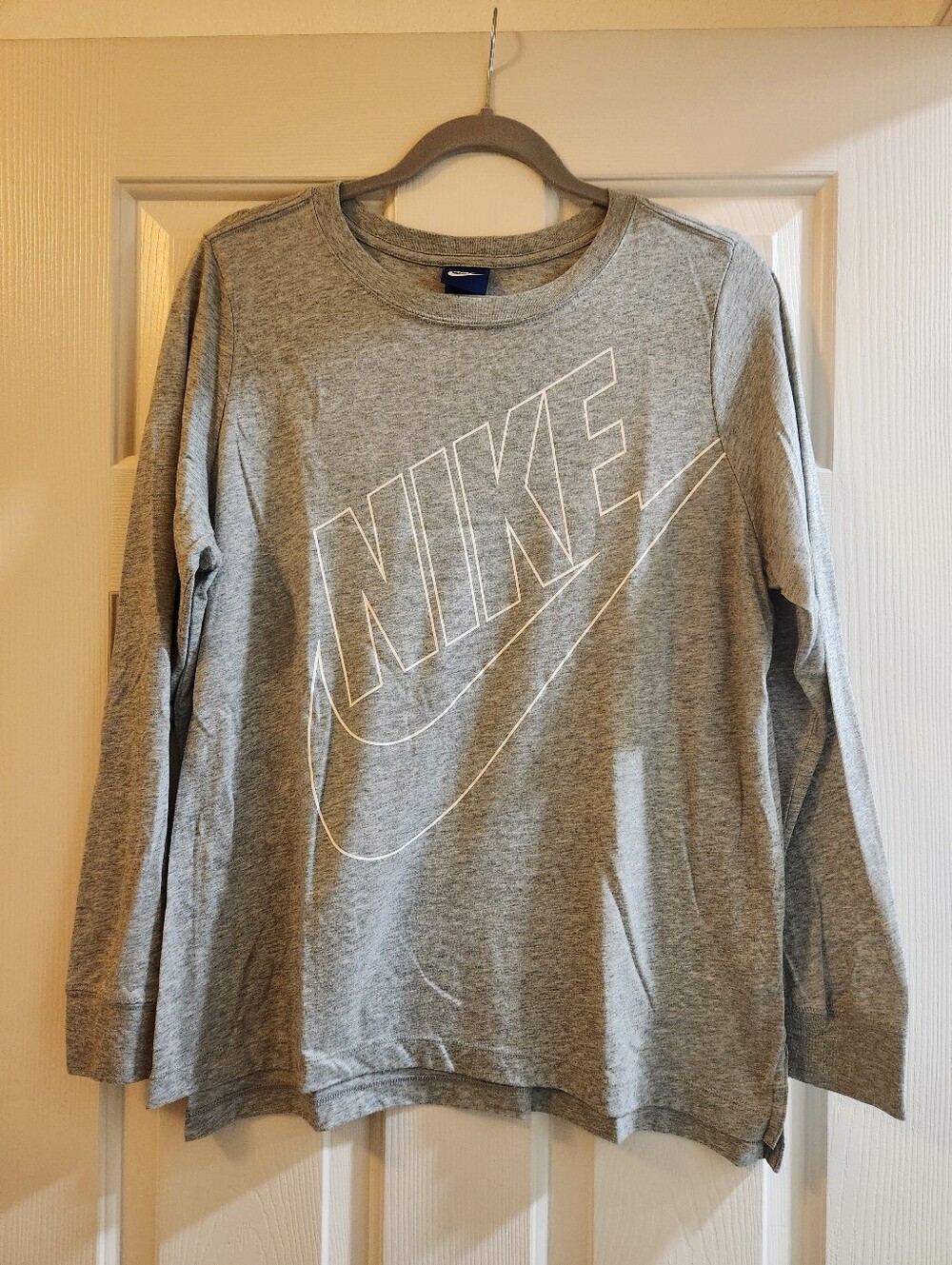 Nike Heather Gray Long Sleeve Graphic Tee